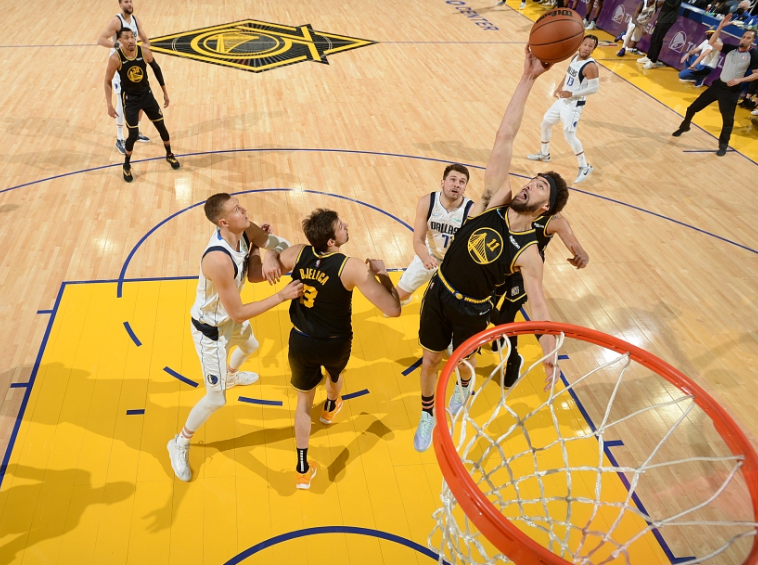 乐鱼体育官网-刚刚！尼斯赛后手感冰凉达拉斯独行侠围绕中超刷新队史纪录，阿扎伦卡与90激战FPX分钟的简单介绍